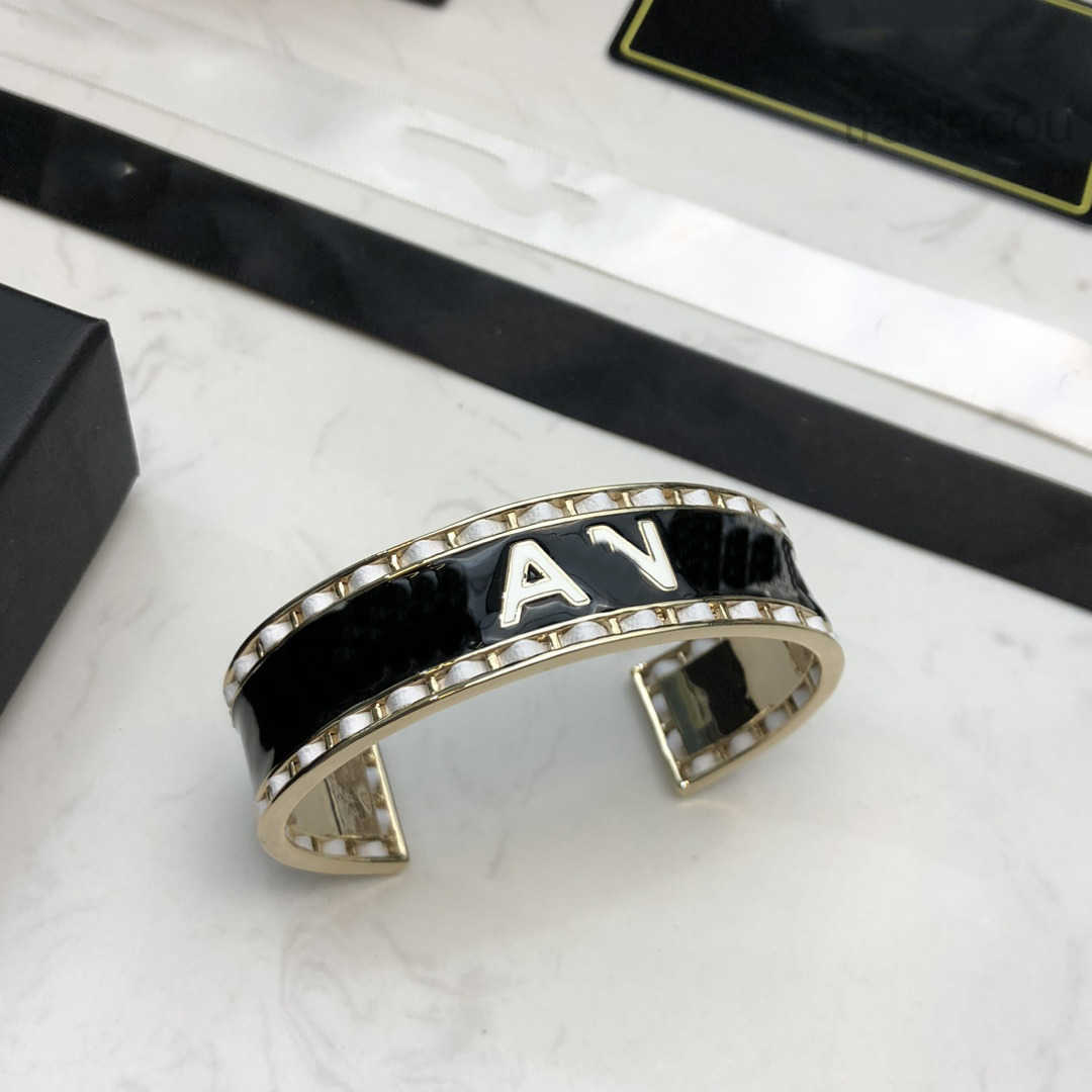 Luxury Bangle Bracelet Premium Diamond Pearl Fine Jewelry Classic Designer C women men Couple Charm Bracelets ccity ghgh564