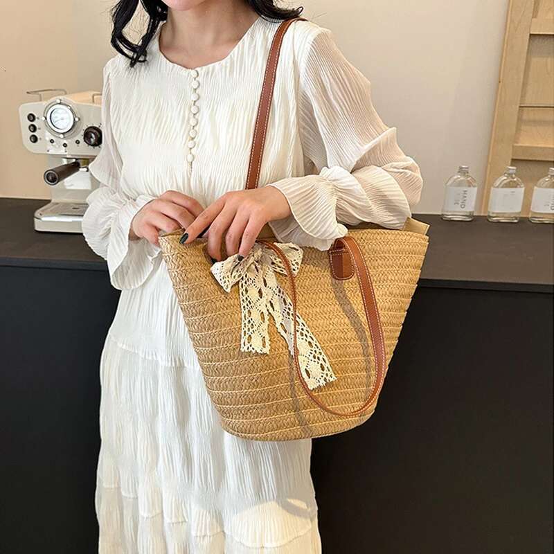 Handmade Beach Bag Women's Large Capacity New Vacation Beach Straw Woven Commuter Bucket Basket Tote Bag Kq1