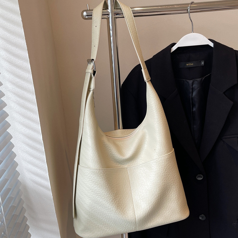 2025S Designer Women S Bag Women S Large Capacity New Versatile Lazy And Luxury Single Shoulder Crossbody Commuter Soft Leather Tote Bag