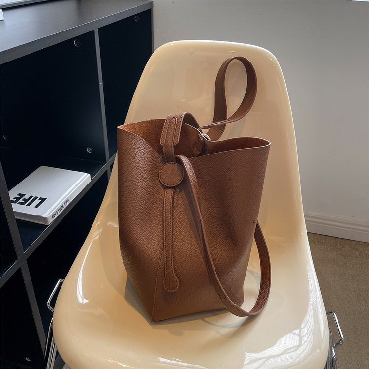 2025S Designer Women S Bag Solid Color Bucket For Women High End Sense Crossbody Single Shoulder Large Capacity This Year S Popular Commuting Tote Wom