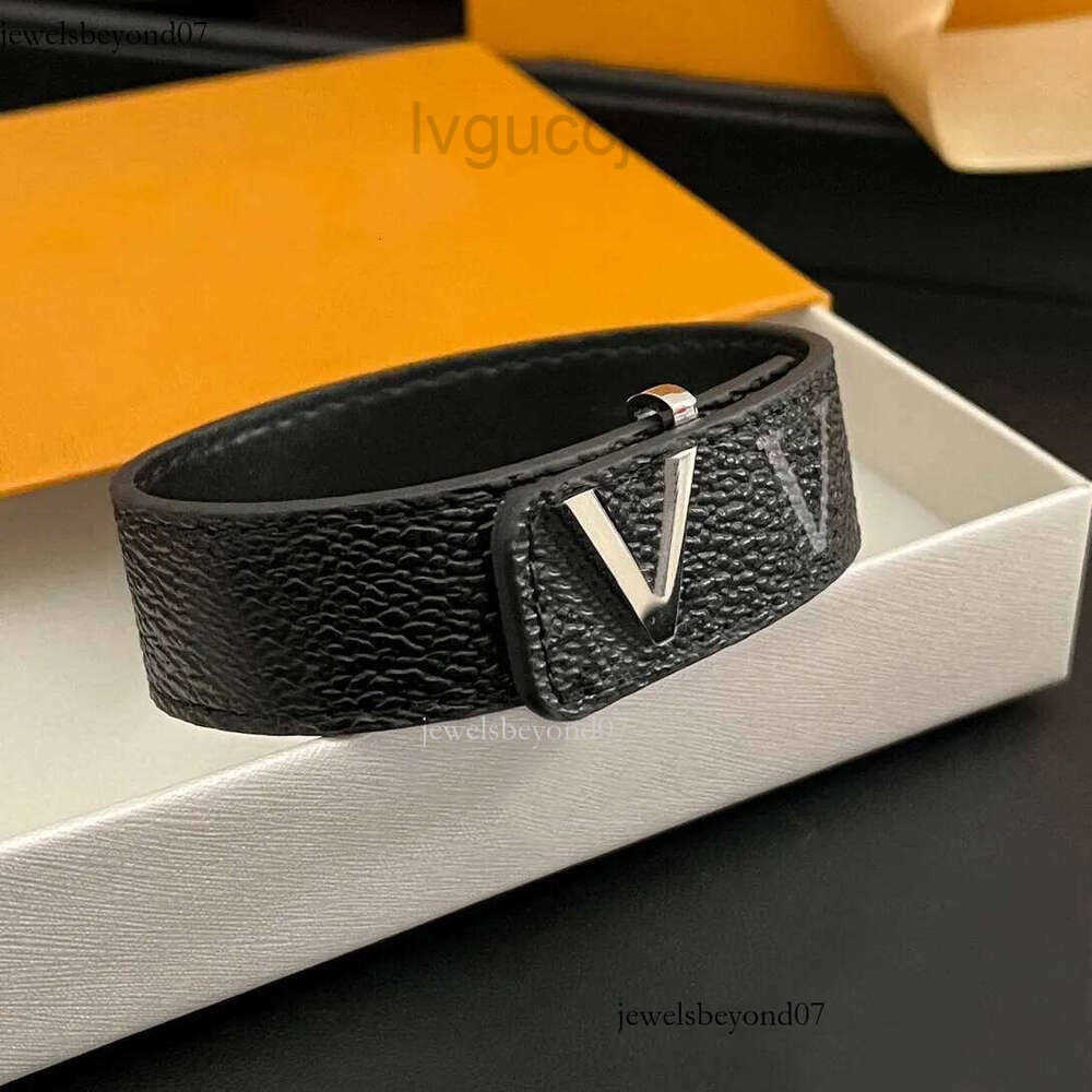 Designer Bangles Louise bracelet Luxury Men Leather Bracelet Bangle lvs bracelet With Birthday Gifts Bangle Hand Jewelry Christmas Fashion Style Gift Bracelet lvl