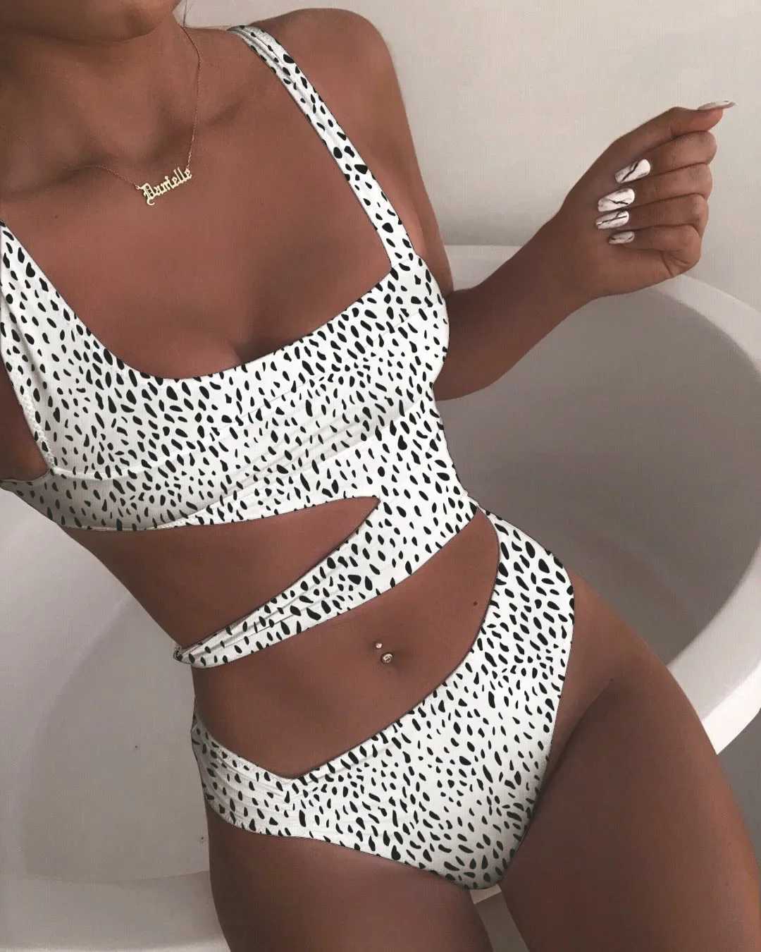 New Bikini Solid Colour One-piece Swimming Costume Female Hollow Swimsuit Swimming Suit for Women High Waist BikiniW251113
