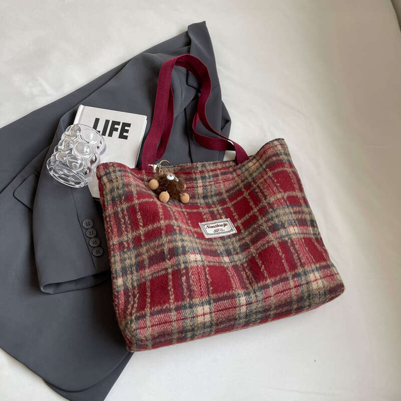Large capacity commuting 2024 new autumn winter woolen plaid shoulder bag, high-end and versatile tote bag