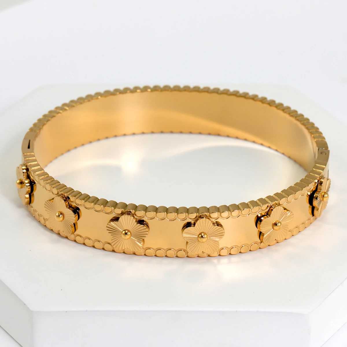 Fashionable 18K Gold Plated Stainless Steel Flower Bangle Bracelet For Women Party Wedding Jewelry GiftC250411