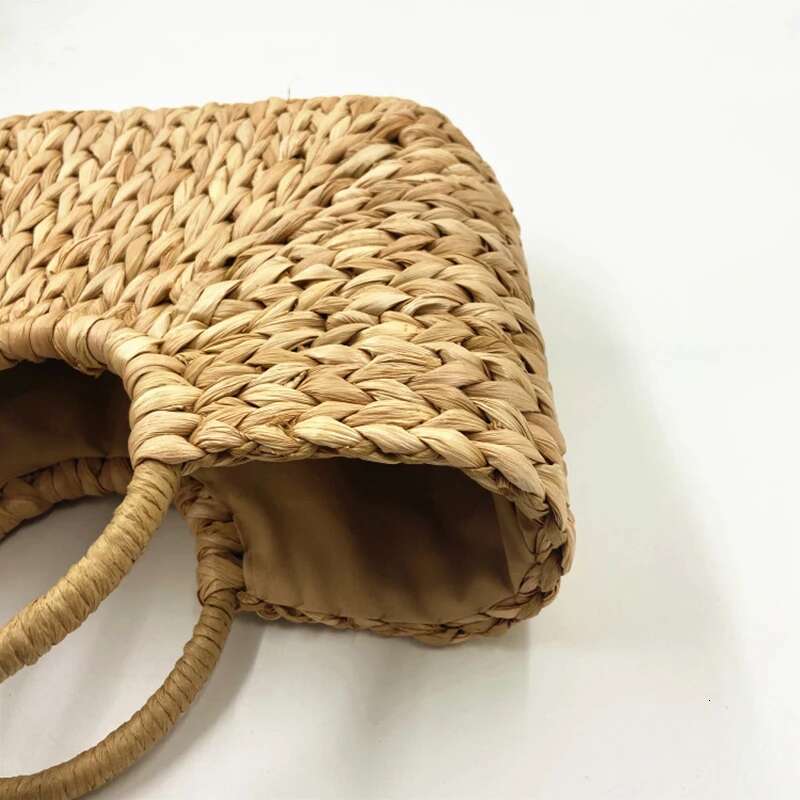 Handmade Beach Bag New Straw Women Hand-Woven Hollow Moon Shape Rattan Big Capacity Handbag Casual Travel Beach Bag Kq1