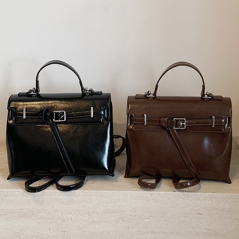 2025S Designer Women S Bag Luxury Crossbody New Trendy Single Shoulder Backpack Versatile Large Capacity Western Style Handheld Women S Bag