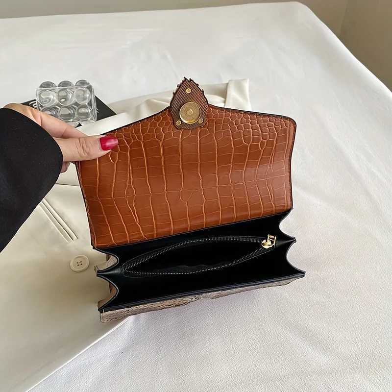 Classic Niche Design Mini Square Shoulder Bag Fully Equipped with Fashionable Clamshell Lion Button Decorated Chain BagW251112