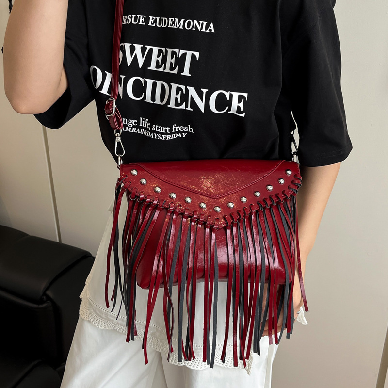 2025S Designer Women S Bag Shoulder Korean Version Spring And Summer Fashion Crossbody Women S New Large Capacity Tassel Small Square Bag