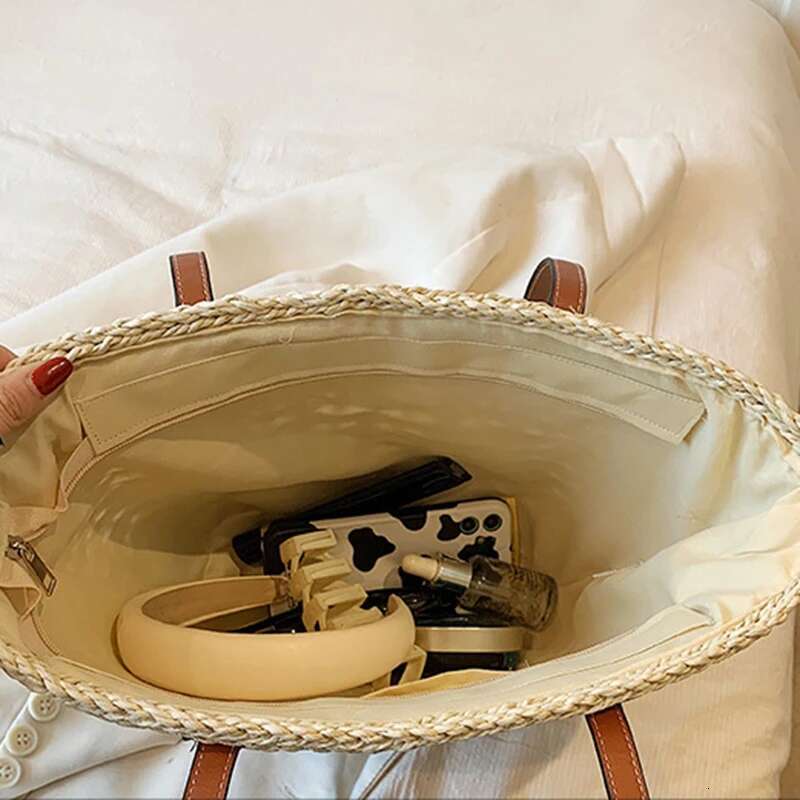 Handmade Beach Bag Large Capacity Hollowed Out Straw Weaving Women Beach Vacation New Internet Red Handheld Grass Woven Tote Bag Kq1