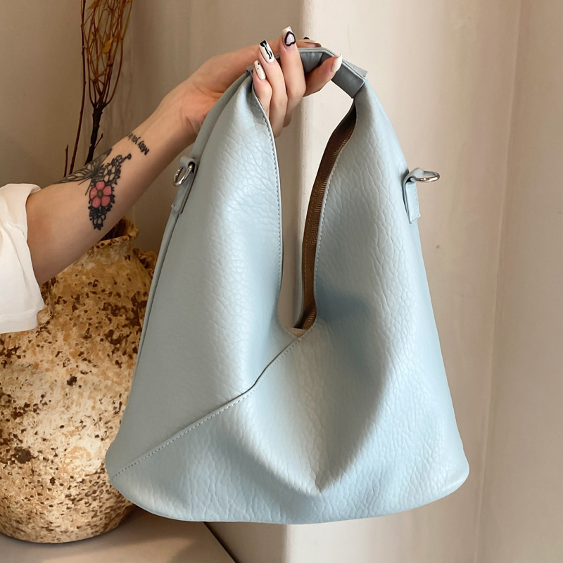 2025S Designer Women S Bag Leisure Commuting Shoulder Autumn Fashion Versatile Crossbody Women S Bag Internet Famous Same Style Hand Held Solid Color 