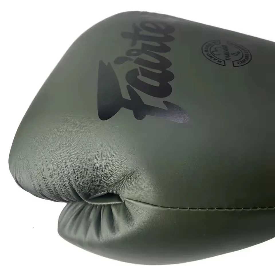 Mens and Womens Boxing Gloves - Breathable Boxing Gloves with Excellent Wrist Support and Shock Absorption - Padde Z251112