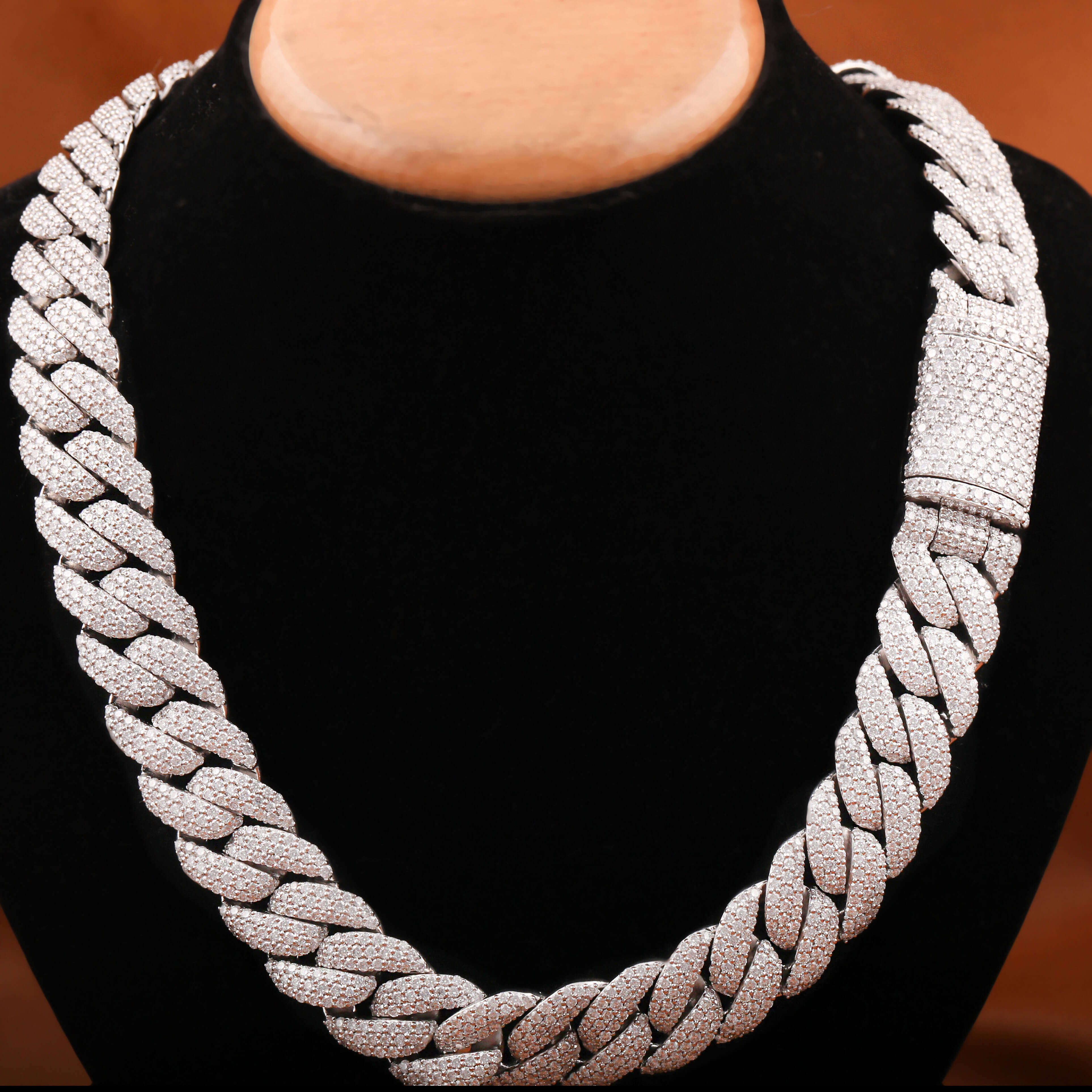 Bold and Stylish Moissanite Necklace Round Cut Diamond Chain for Red Carpet Looks and Exclusive Parties
