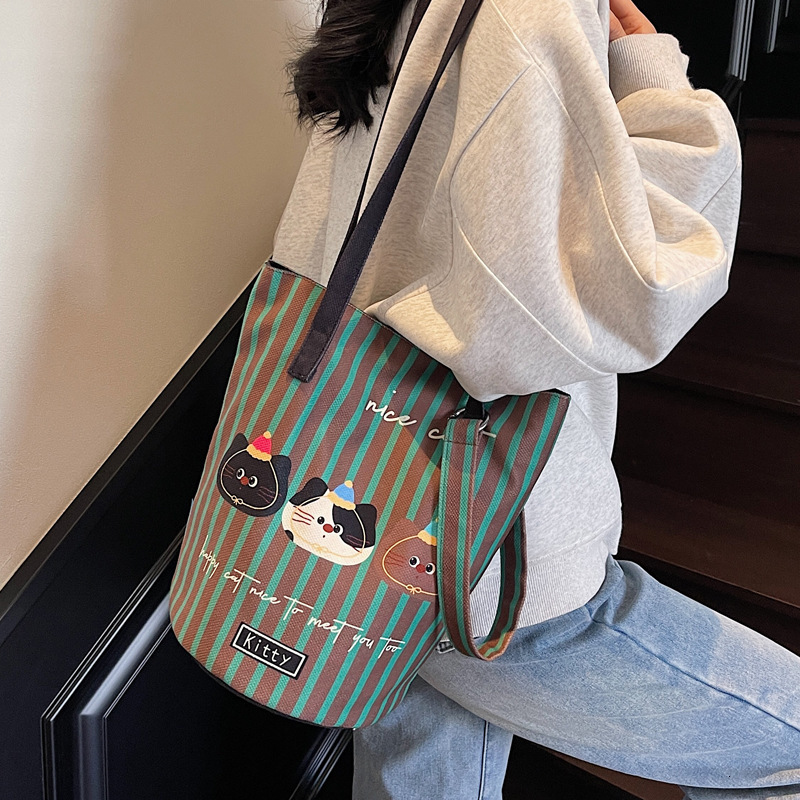 2025S Designer Women S Bag Fashionable Lazy Bucket Large Capacity Women S New Fashion Illustration Shoulder Bag College Student Artistic Crossbody Bag