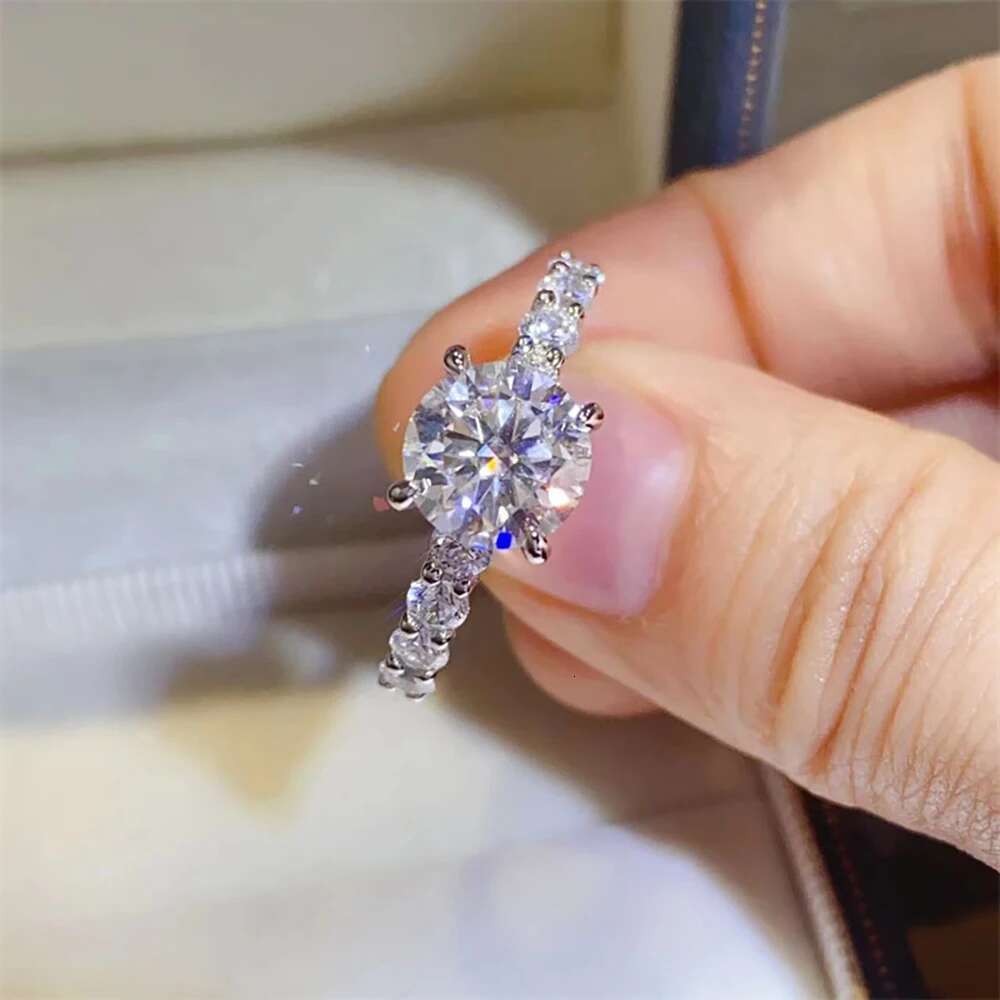 Luxury 2 Carat D Color Moissanite Engagement Ring 925 Sterling Silver Moissanite Diamond Wholesale With GRA Certisfied for Women