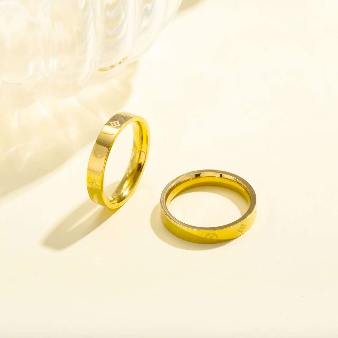 Cross-Border Fashion Four-Leaf Clover Titanium Steel 18K Gold Simple Small Flower Plain Band Amazon New Ring for Women