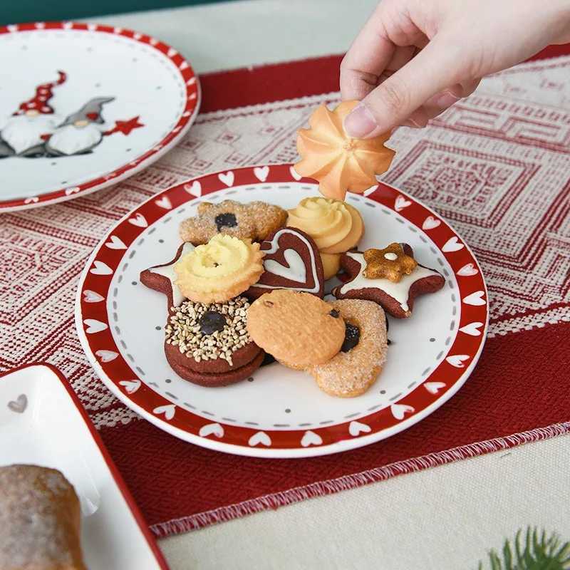 Christmas Nordic Creative Round Christmas Ceramic Plate Relief Santa Claus Plate Ceramic Tableware Home Kitchenware Holiday Decorations Y251113