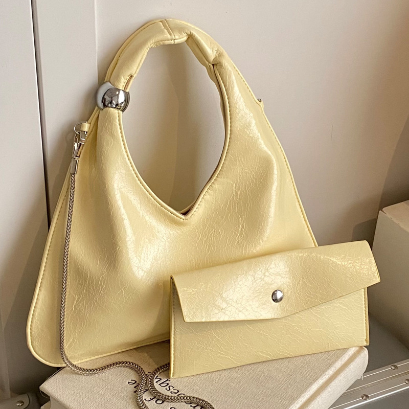 2025S Designer Women S Bag Large Capacity Underarm New Fashionable Chain Shoulder Crossbody Bag Commuting Handbag