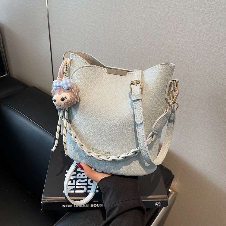 Small niche women's 2025 spring new high-end texture versatile crossbody bag, hand-held bucket bag