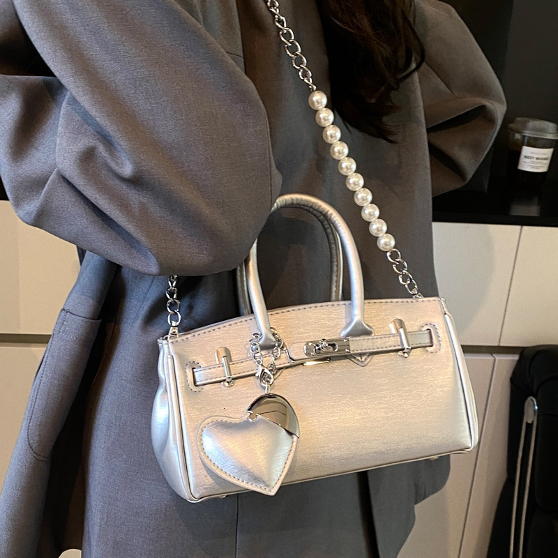 2025S Designer Women S Bag Large Capacity Shoulder Women S Pearl Chain Crossbody Bag Versatile For Work And Commuting Handbag