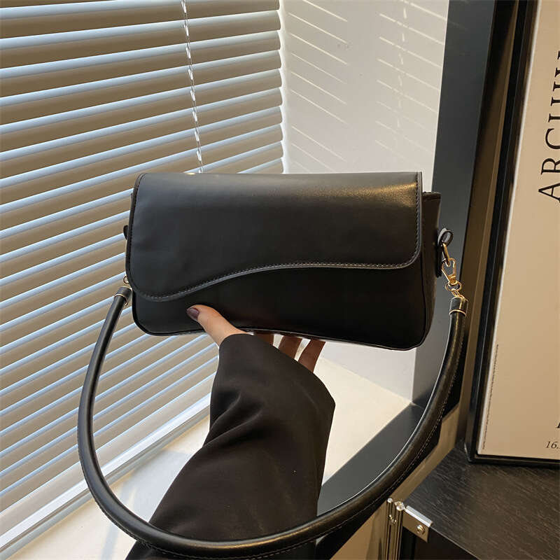 A niche single shoulder underarm for women, casual soft leather handbag, stylish and versatile crossbody bag