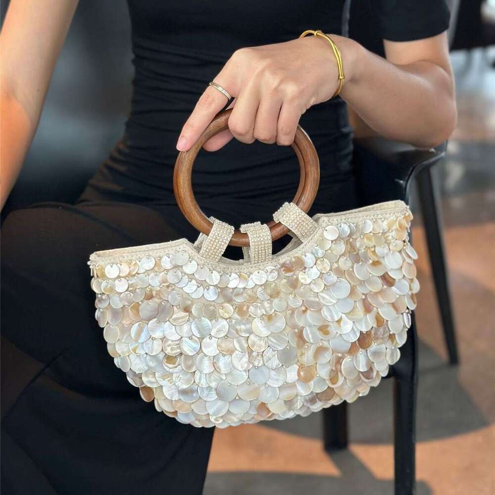 2025 Spring/Summer New High-End Handmade Natural Shell Fairy Handbag Women's Niche Bag Personality Trend
