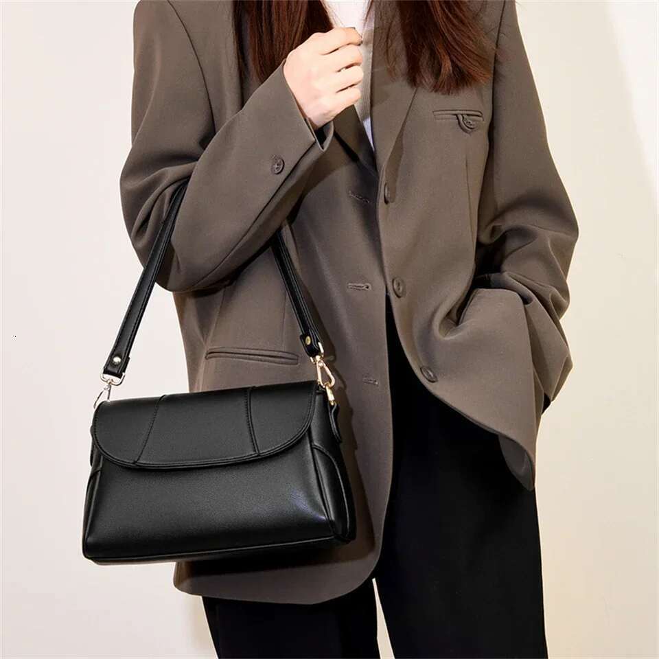 Classic Crossbody Bag Sleek And Minimalist Design Made From Durable Leather Comfortable Adjustable Strap Versatile Accessory