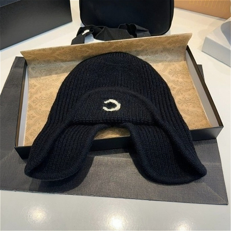 Designer Knitted Hat Ear Muffs Hat Designer Letter Beanie Hat Mens Hat Fashionable Woman Winter Warm Wool Hat High Quality Couple Style