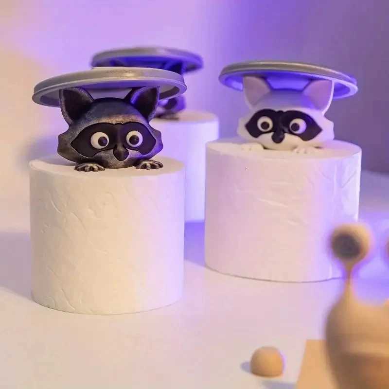 Cute Raccoon Toilet Paper Holder Playf Bathro Decor With Trash Can Lid Cover Unique Gift Idea Funny He Accessory Y251112