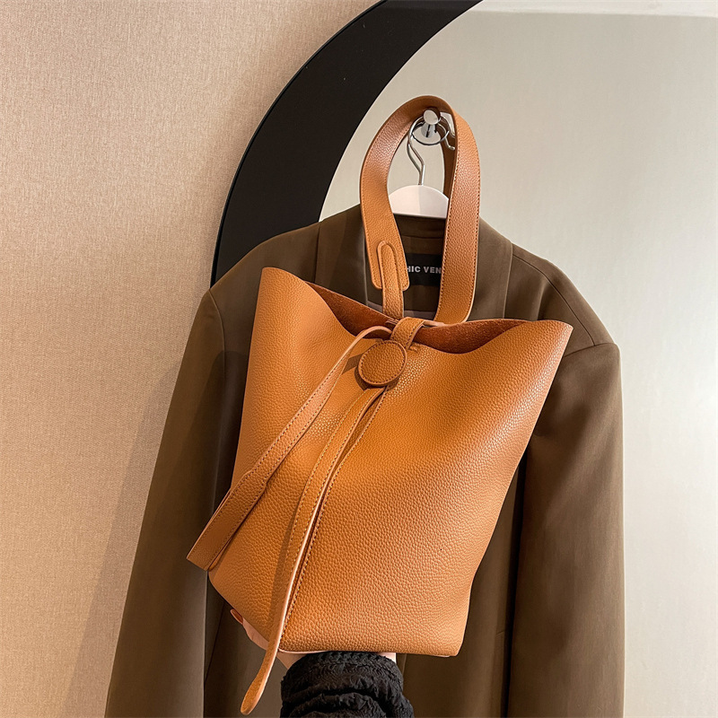 2025S Designer Women S Bag Solid Color Bucket For Women High End Sense Crossbody Single Shoulder Large Capacity This Year S Popular Commuting Tote Wom