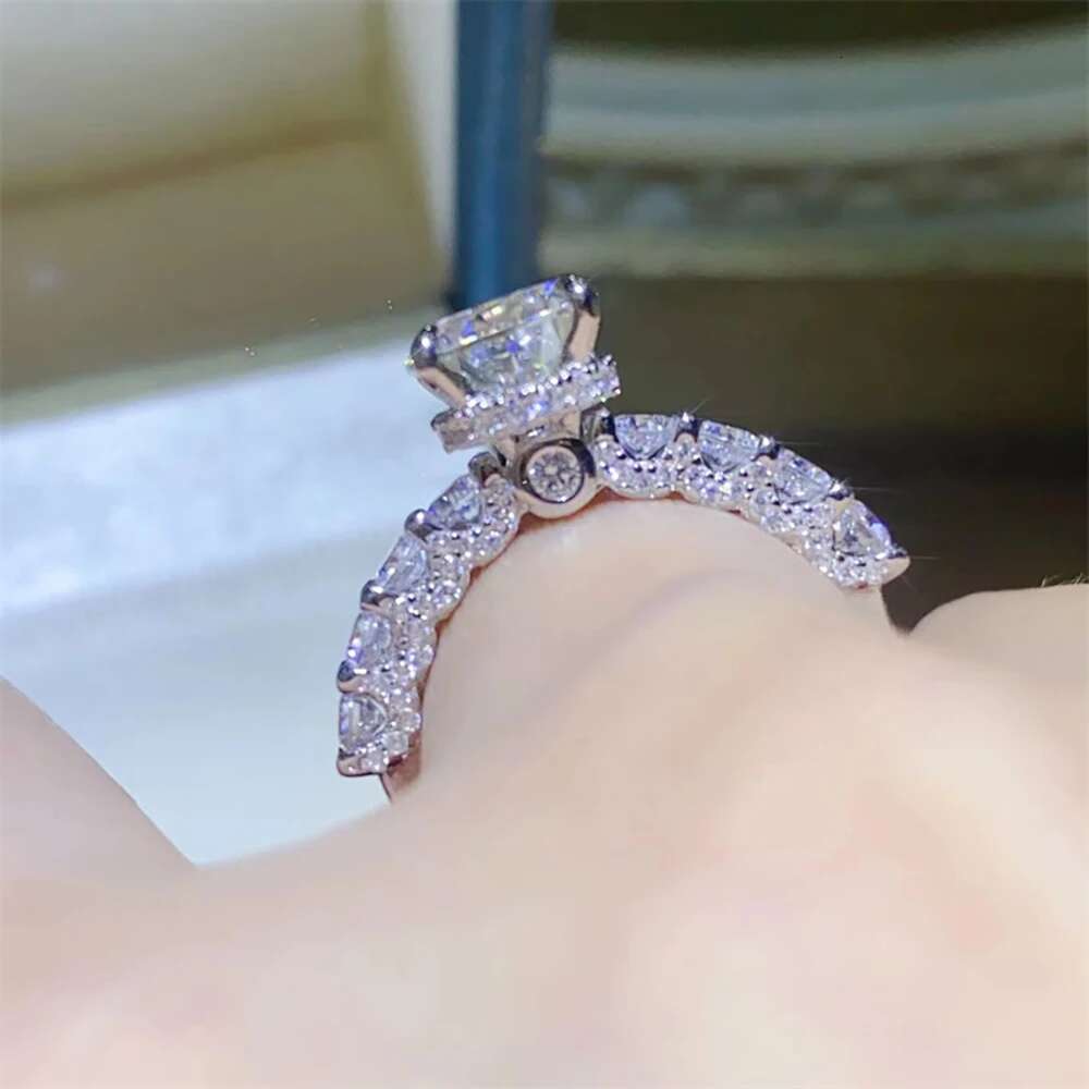 Luxury 2 Carat D Color Moissanite Engagement Ring 925 Sterling Silver Moissanite Diamond Wholesale With GRA Certisfied for Women
