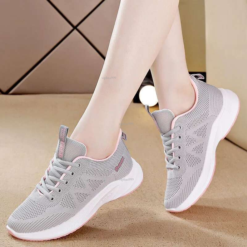 New Free Shipping Designer Shoes Women's 2025 Spring Leisure Sports Flyknit Mesh Breathable Running Flat Bottom Mom Shoes