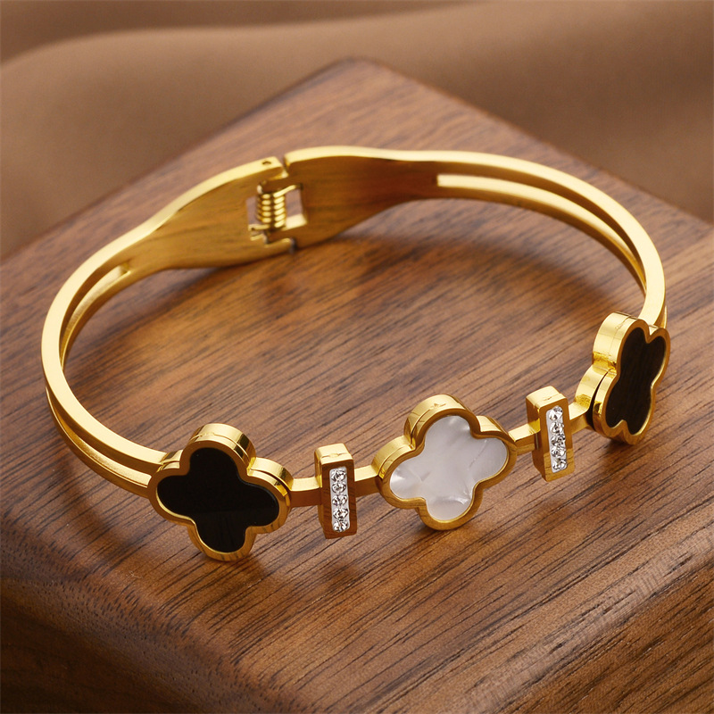 Designer Jewellery High Quality Golden Silver Plated Flower Shaped Diamond Inlaid Bracelet Elegant Gift for All Occasions Textured Accessory