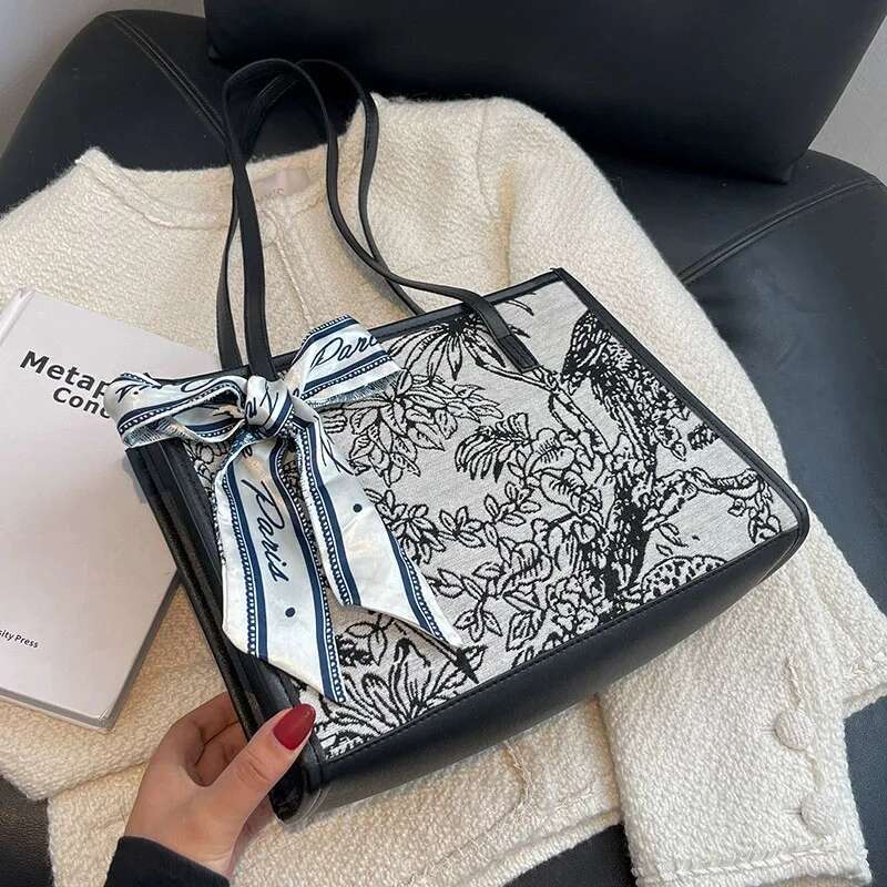 2025 Spring Summer Large Capacity Women's Fashion Versatile One Shoulder Underarm French Commuter Tote Bag
