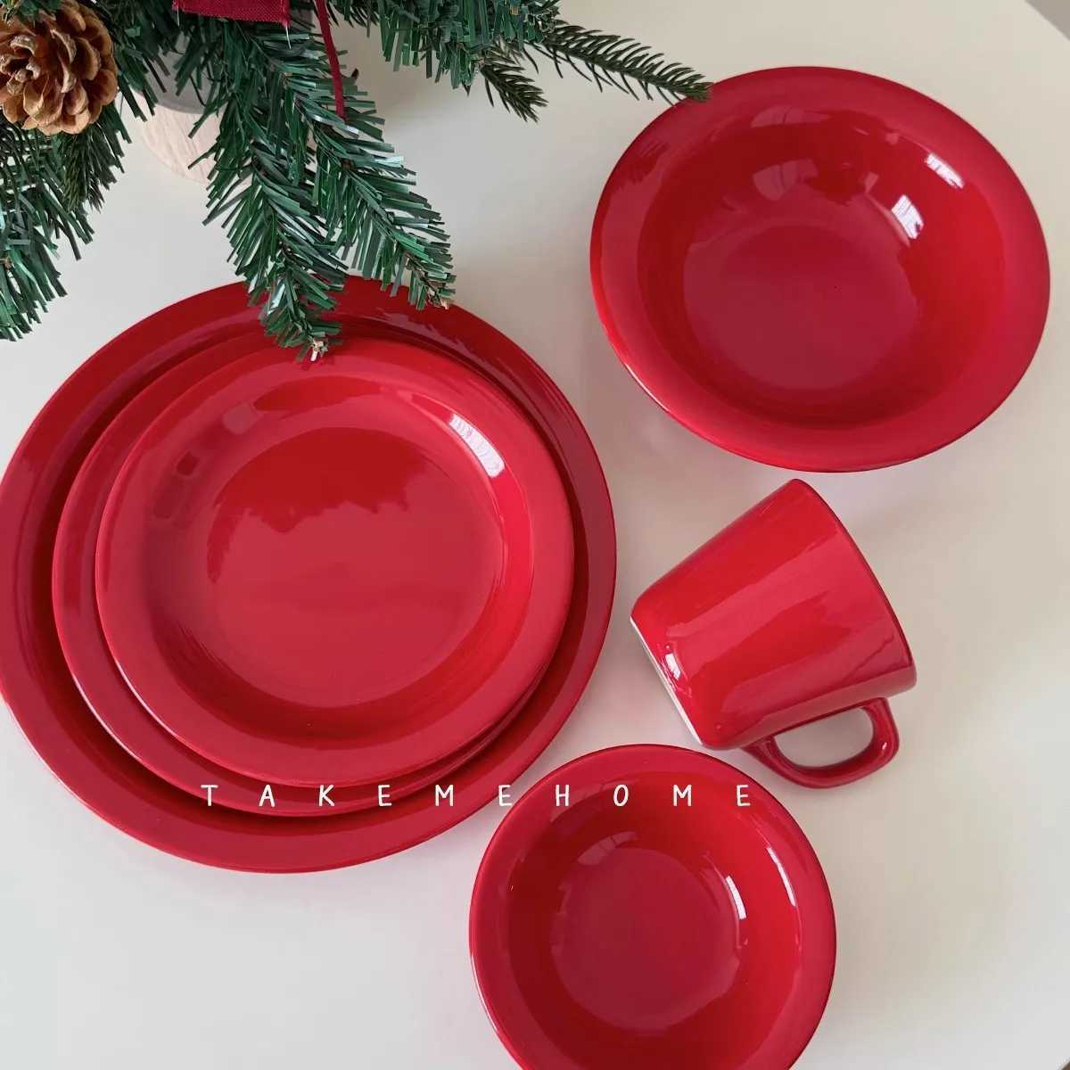 Christmas Festive Atmosphere Red Series Tableware Beautiful Christmas Plates Bowls Cups New YearS Celebration Y251113