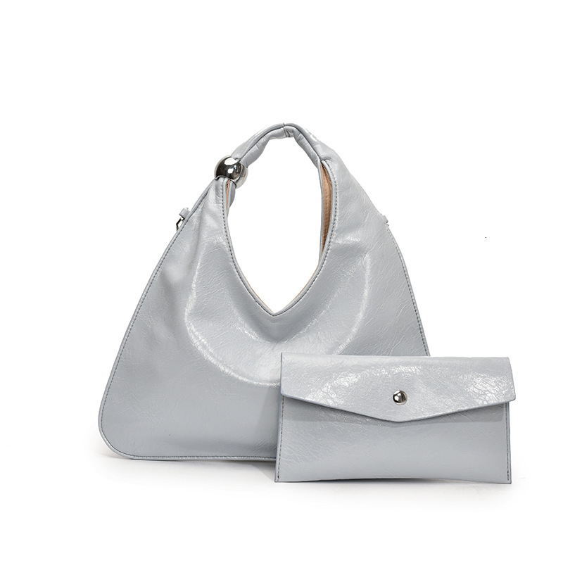 2025S Designer Women S Bag Large Capacity Underarm New Fashionable Chain Shoulder Crossbody Bag Commuting Handbag