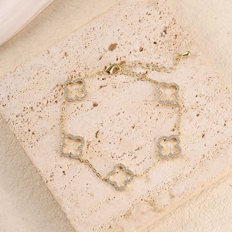 Luxury Classical And Exquisite Five-leaf Flower Decorative Bracelets Suitable For Women To Wear Fashionable Jewelry For Summer Travel Y251112