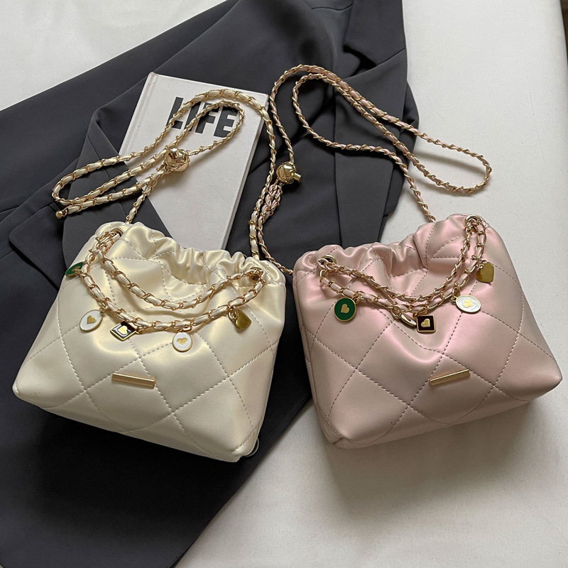 Designer Women S Texture Drawstring Crossbody Summer New Product Fashionable Dia Minimalist Handbag Chain Shiny Single Shoulder Bucket Bag Free Shippi