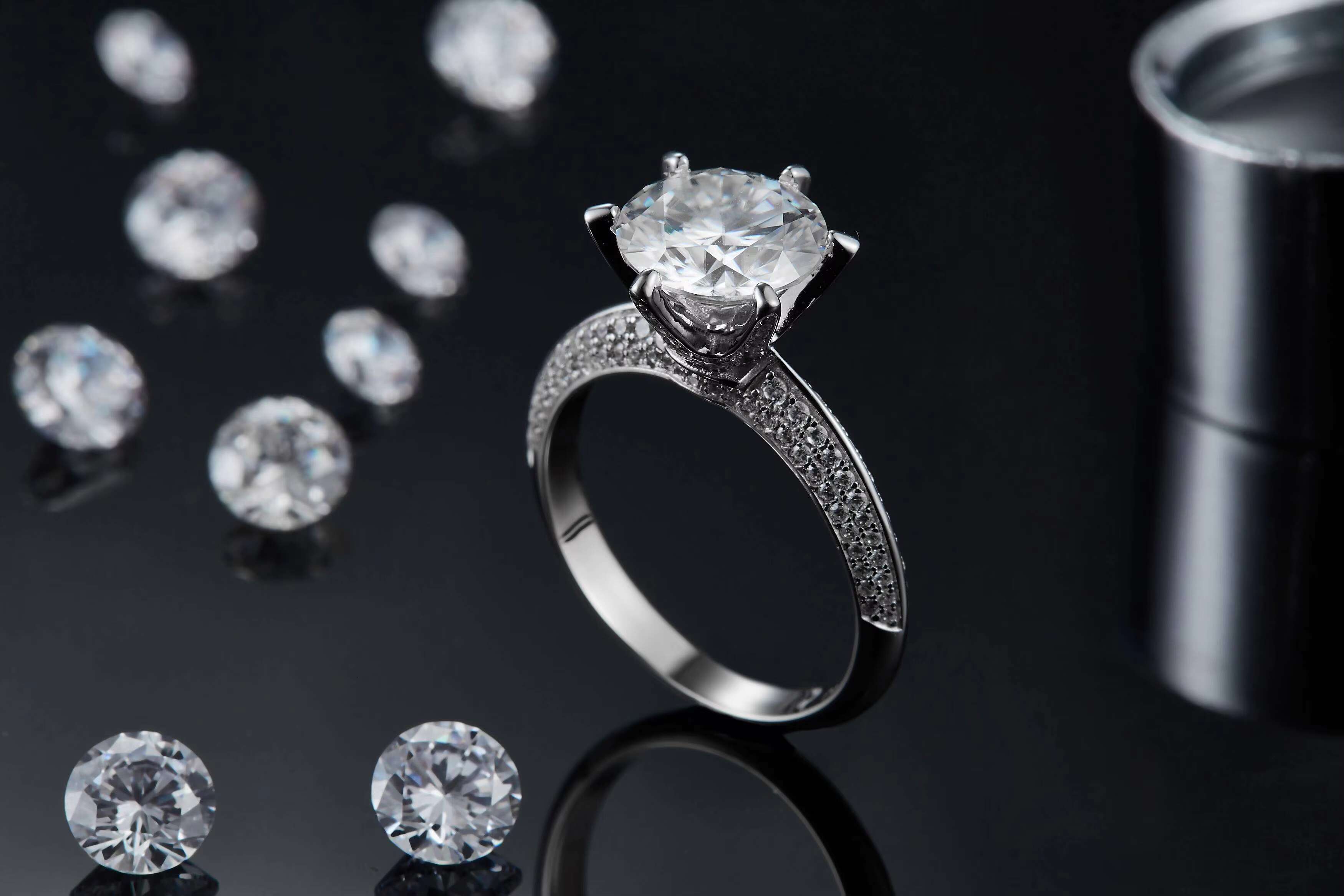 Factory Price Wholesale Shiny Moissanite Latest Women Rings Moissanite Gold Resizable Ring Band for Girl