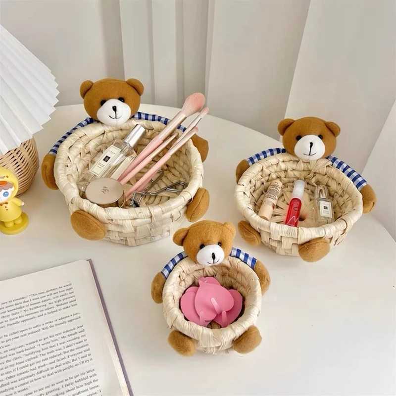 Cute Bear Storage Baskets Kawaii Mini Woven Display Basket Desktop Mti-pose Sundries Storage Basket Organize He Decor Y251112