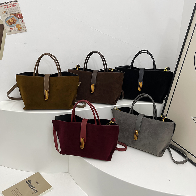 2025S Designer Women S Bag High End Handbag Autumn New Casual Handbag Versatile Single Shoulder Crossbody Stylish Tote Bag