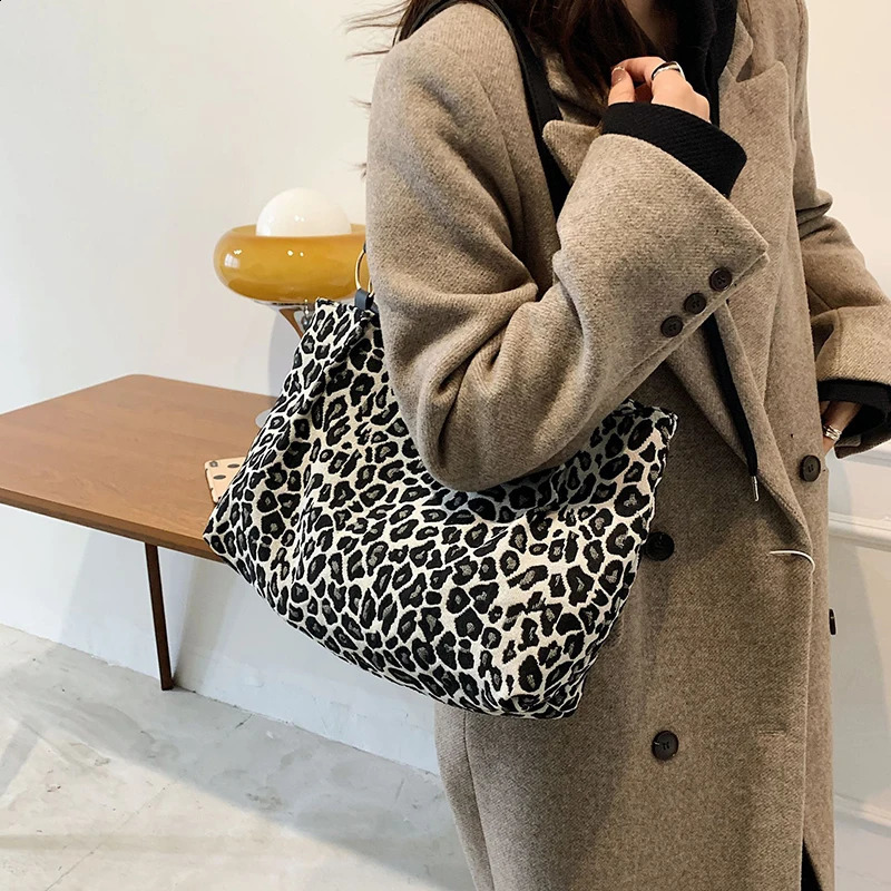 Fashion Handbag Shopping and Travel Canvas Bag Womens Large Capacity Leopard Shoulder 250401