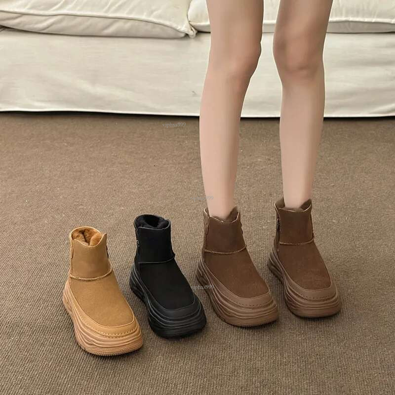2025 New Designer Shoes Outdoor Women Thick Warm Non-slip Short Boots Soft Sole Bread Cotton Shoes Classic Board Shoes