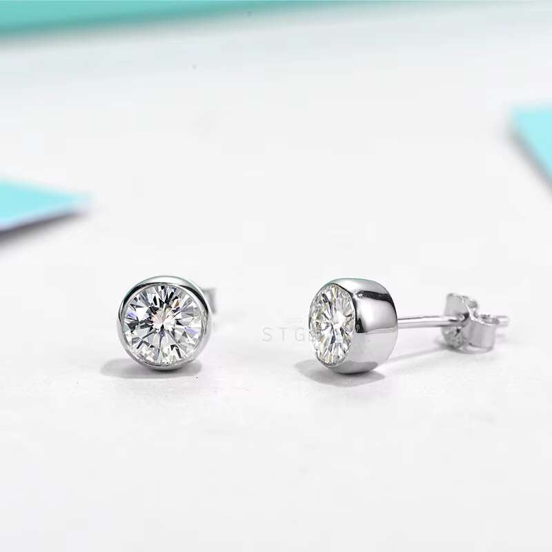 High Quality O.5CT 1CT Round Moissanite Diamond 925 Sterling Silver Stud Earrings