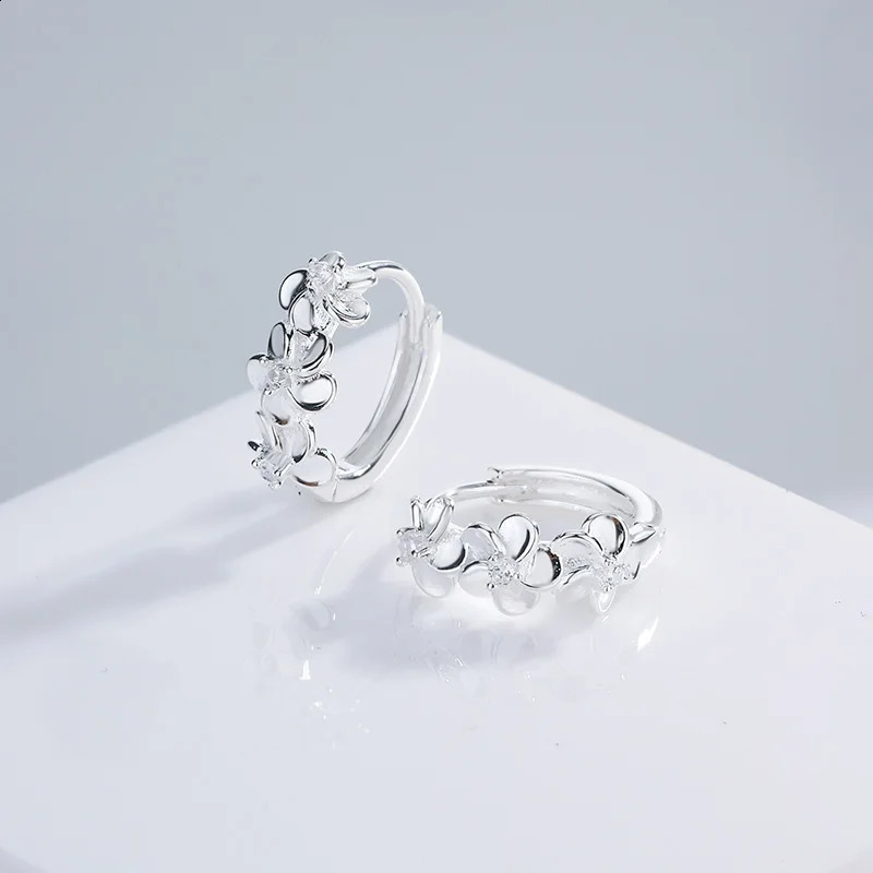 KNB white zircon sweet and cute flower earrings suitable for womens parties real 925 sterling silver personalized high-quality jewelry 250409