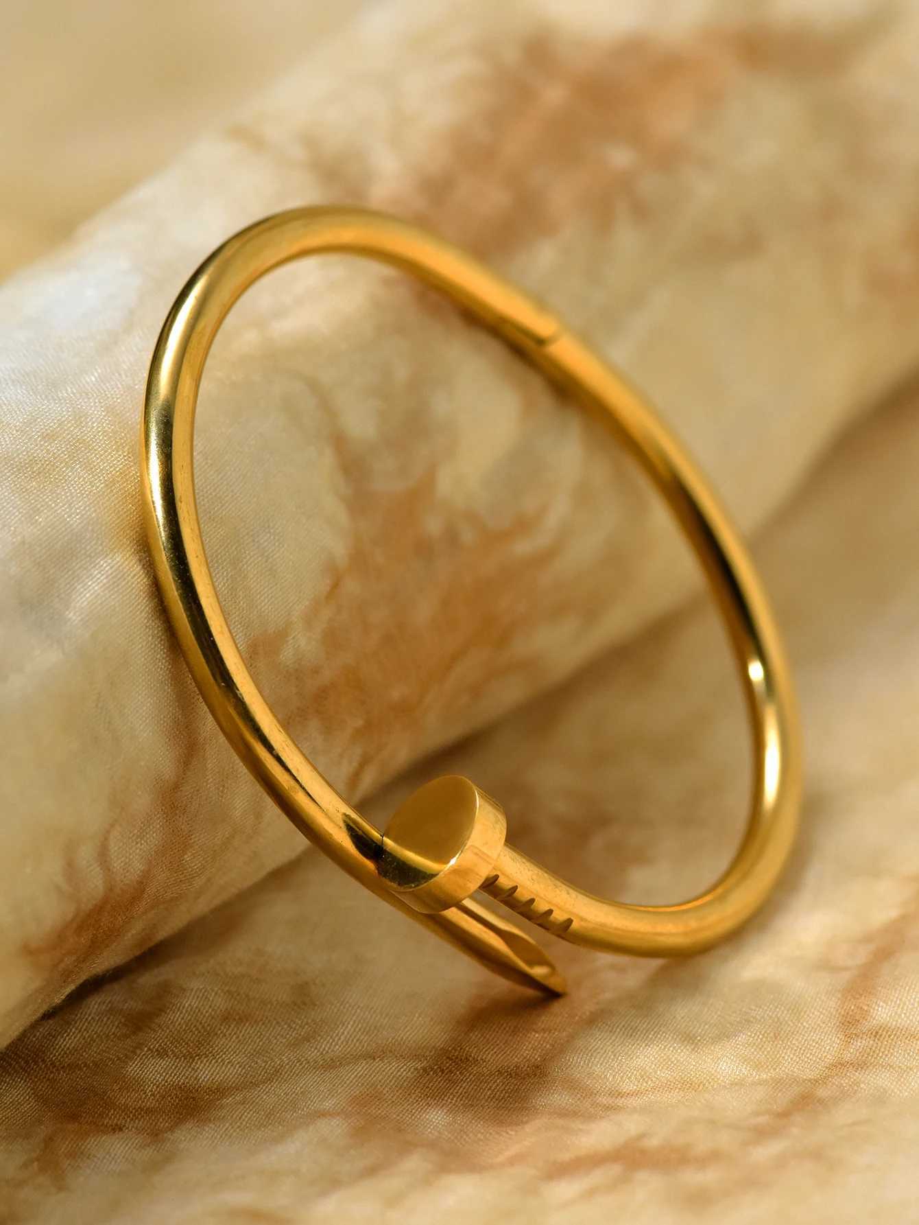 1pcs fashion nail bracelet stainless steel flowers hearts cones non-fading bracelet holiday gift spot can be wholesaleT251113