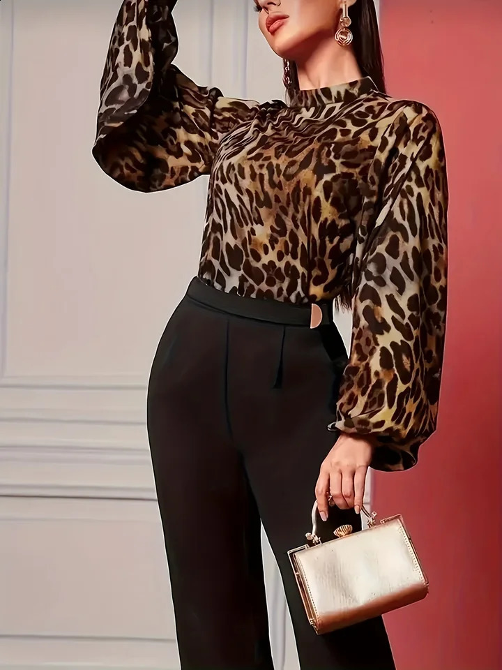 Womens elegant leopard print checkered nightcap with simulated collar on the back 250410