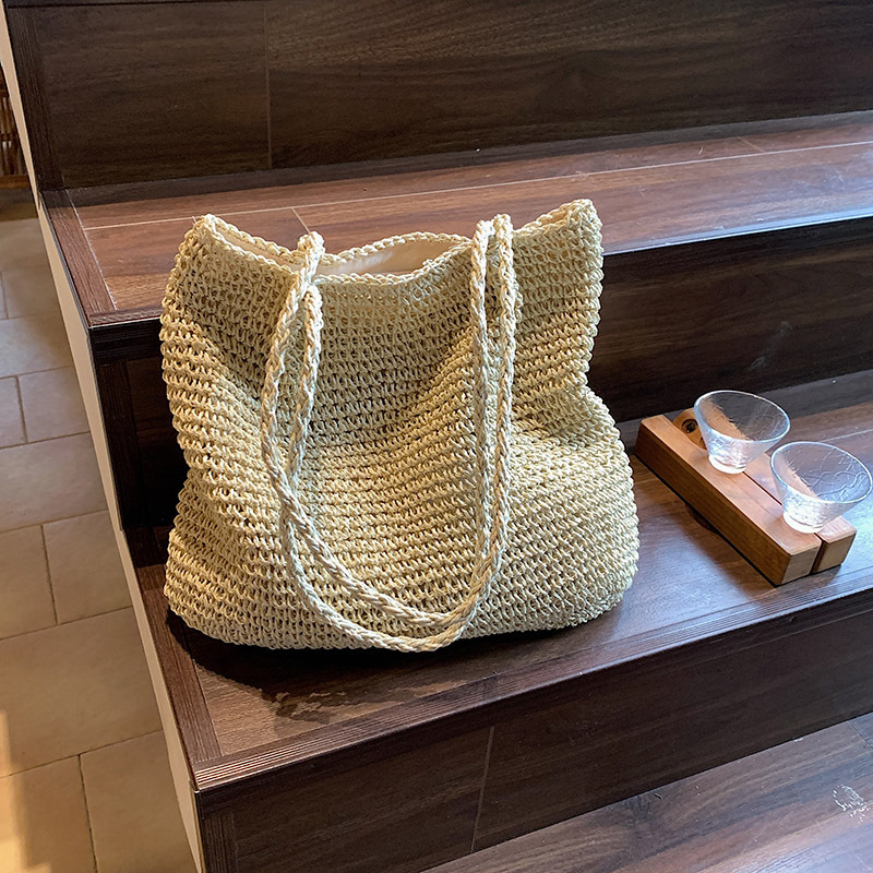 2025S Designer Women S Bag Holiday Large Capacity Fashionable Niche Shoulder New Women S Trend Simple Grass Woven Tote Bag