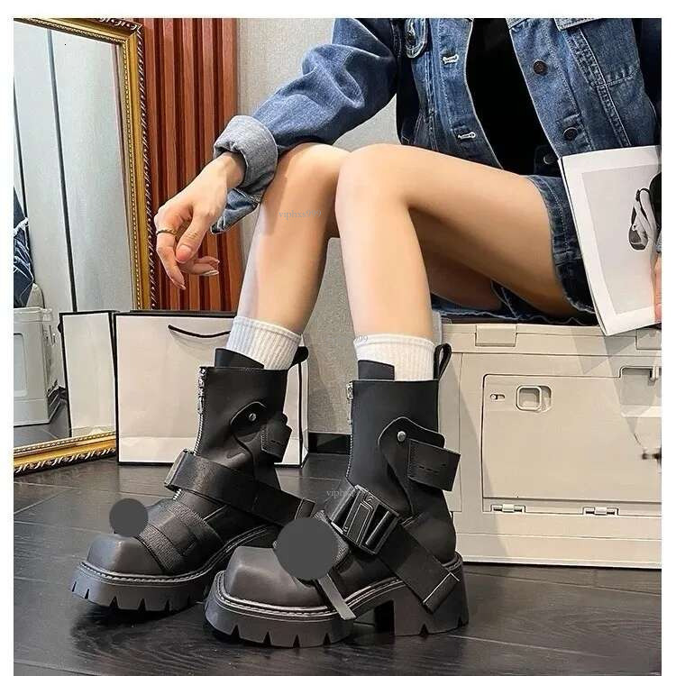 New Free Shipping Designer Shoes 2025 Autumn/winter Square Head Short Black Warrior Mobile Medium Thick Bottom With Veet Martin Boots Women's Tre