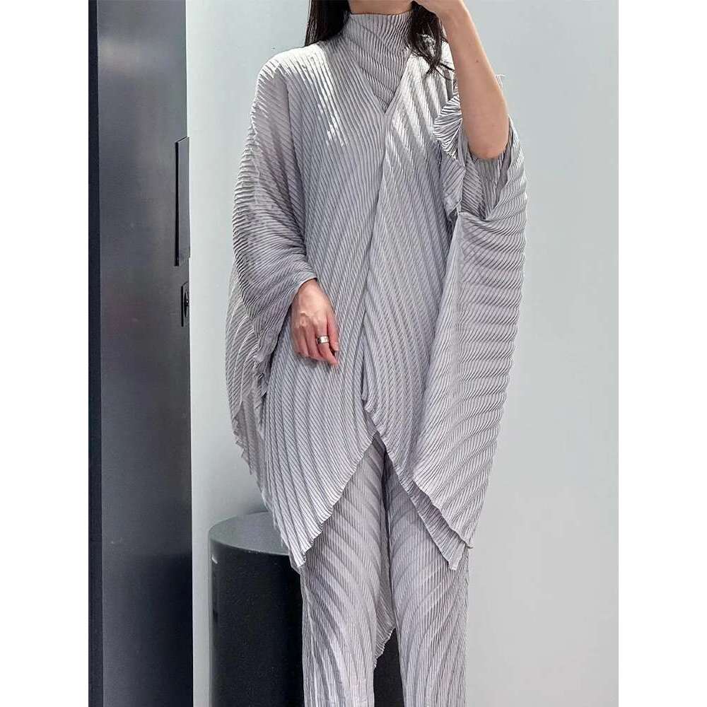 Pleats 2024 Fall New Short Jacket Women Fashion Solid Color Design Sense Irregular Mid-Length Pleated Hoodie