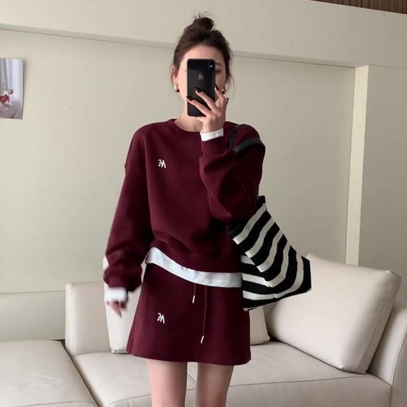 Designer clothing Designer clothing Store 2025 New Style Small Fragrant Wine Red Fake Hoodie, Short Skirt, Two piece Set Women's Wear, High End